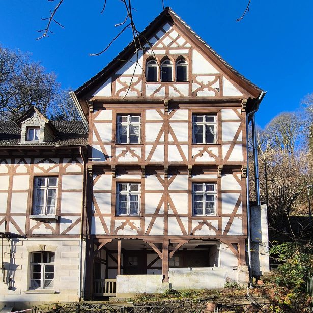 Seitlicher Gebäudeflügel des historischen Felsenkellers