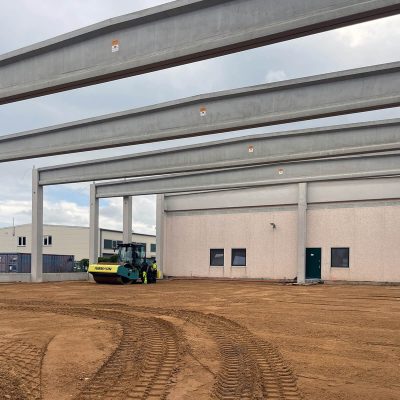 Innenansicht der neuen Produktionshalle von Pasta Sassella während der Bauphase