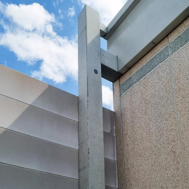 Detail der Betonstützen und Hallenwände beim Neubau für Pasta Sassella