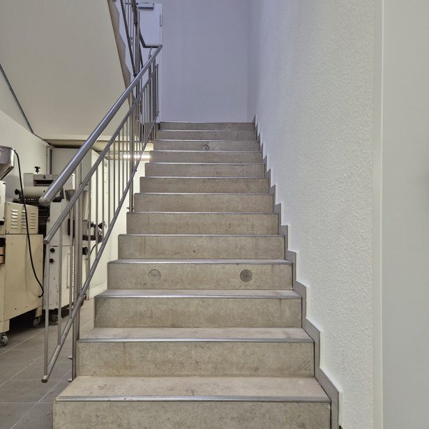 Treppenanlage im neuen Sozialtrakt von Pasta Sassella